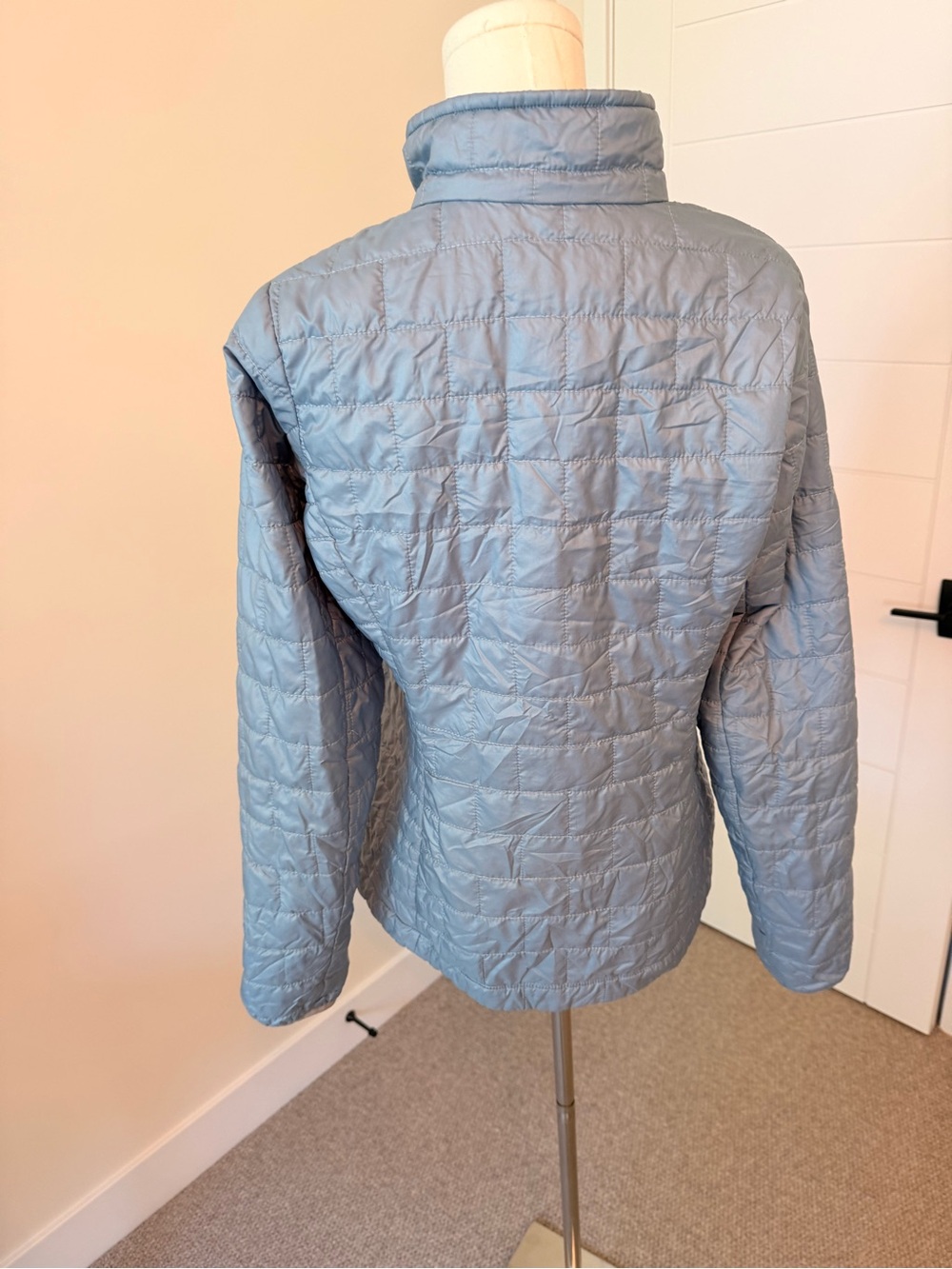 Patagonia Women's Pale Blue Quilted Puffer Jacket - Picture 3 of 9